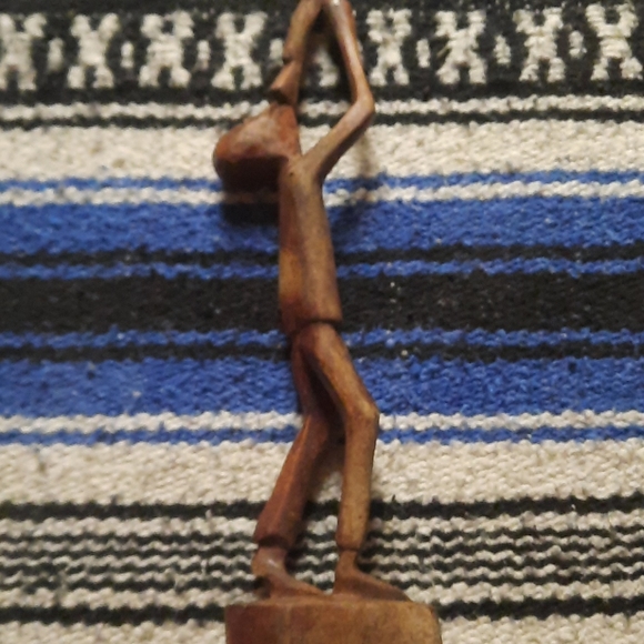 WOODEN HAND CARVED STATUATE. - Picture 4 of 6